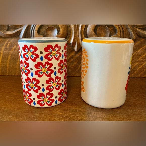 Pioneer Woman Salt/Pepper Set, Floral - Picture 4 of 6